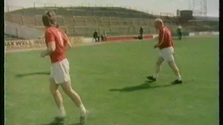 1976 No Joke Living In Barnsley - Brian Glover training with players