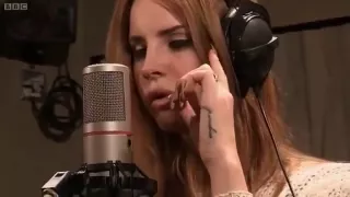 Lana Del Rey - Born To Die live at BBC Radio 1 Lounge 2012 HD - Born to die directo Best live