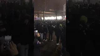Polizia cerca di entrare nel baretto degli interisti. Prima del derby 9/2/2020