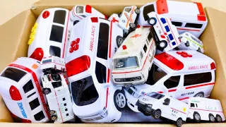 A ambulance minicar comes out of the toy box and runs a lot! Emergency run while sounding the siren.