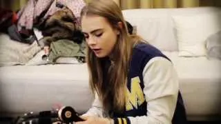 What's in Cara Delevingne's bag - Cara Delevingne