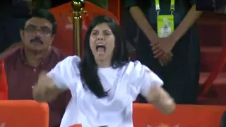 Kavya maran crying after SRH lost to kkr in ipl 2023 today match reaction stadium Angry shouting