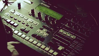 #65 Yamaha Rm1x - a quick electro jam