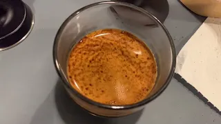 Flair 58 : Espresso extraction.  Channeling because I pushed it to 9 bar.