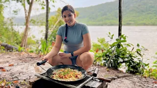 Amanhece com chuva em nosso acampamento e fizemos um delicioso café da manhã no disco