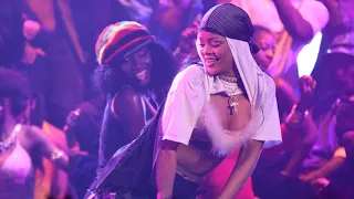 Rihanna - Rude Boy/What's My Name/Work (Live From The MTV VMAs 2016)