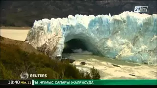 Тысячи туристов наблюдали обрушение ледника в Аргентине