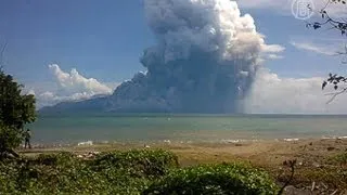 В Индонезии извергается вулкан Рокатенда, есть жертвы (новости)