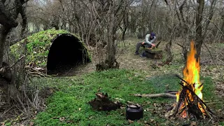 Alone in the Forest: Building a SURVIVAL Shelter in the Wild, Making chair, Grass roof