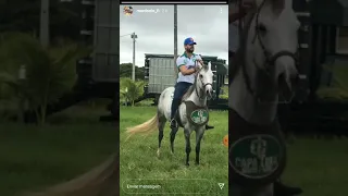 Nathan Queiroz colocando a sela pela primeira vez em potro brabo alô Fabim de Noe e Mardônio Fii 🐎🤣💥