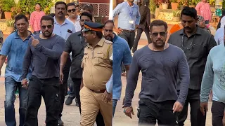 Salman Khan Arrives To Cast His Vote