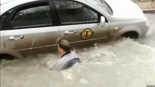 таксист в яме с водой