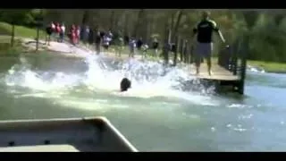 Очень неудачный прыжок в воду.mp4