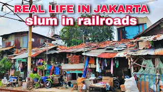 LINGKUNGAN KUMUH di BANTARAN REL KERETA API, JAKARTA Indonesia 🇮🇩 WALKING TOUR