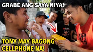 TONY" MAY BAGONG CELLPHONE NA! GRABE ANG SAYA NIYA!