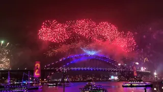 Sydney NYE 2019/2020 Midnight Fireworks (with soundtrack)