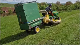 John Deere 300 garden tractor Mowing Grass💪💪💪
