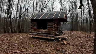 Схованка від дощу Зробили дах лісового будинку