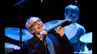 Donald Fagen on bathroom breaks