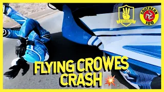 FLYING CROWES CRASH 💥 Epic battle at the front but then it happens 😱 Crowe brothers at S100 2022 🇮🇲