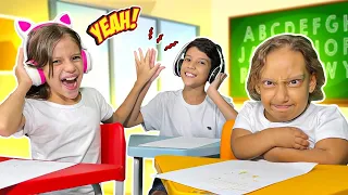 Jessica e Maria Clara  e Histórias sobre Ser Inteligente e um BOM AMIGO na escola - ft MC Divertida