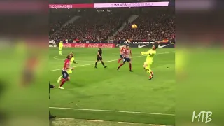 Lionel Messi Mindblowing Ball Control Nutmeg ● How Is This Possible?