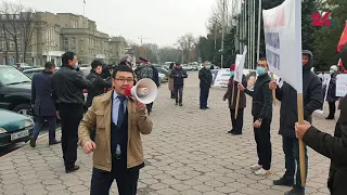 Члены профсоюзов митингуют в Бишкеке на Старой площади