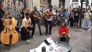 2 Músicos callejeros en Madrid septiembre 2022