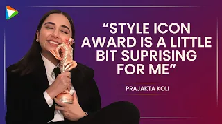 Ajay Devgn's SWEET gesture for Prajakta Koli at Bollywood Hungama's Style Icon Awards