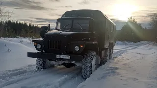 Урал 4320 по снегу, обкатываем после ремонта.