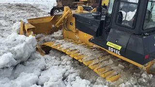 Despejar hielo con tractor