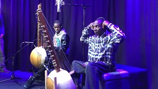 Toumani & Sidiki Diabate inteprètent «Kaïra» dans Musiques du Monde sur #RFI