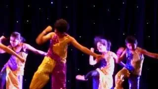 Aneesh with Showkids at Shiamak Summer funk 2013 - Bollywood Medley