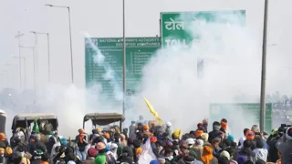 Indian police fire tear gas at farmers in a highway standoff | AFP