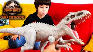 INDOMINUS REX SUPER COLOSSAL de Jurassic World Camp Cretaceous con Dani y Evan