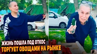 Обнищавшую Наргиз заметили на улице в палатке. Побирается и торгует овощами.