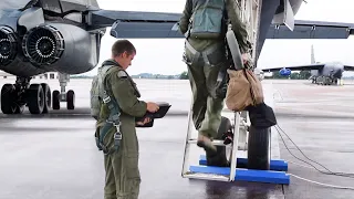 US Pilots Enter their Massive B-1 Lancer Bomber Via “Secret” Door