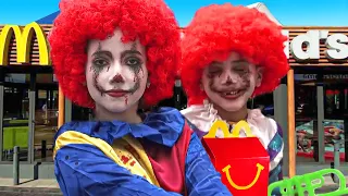 JE PRANK DES GENS avec ma FAMILLE DE CLOWN TUEUR DANS LA RUE !