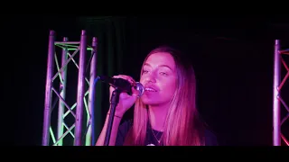 Jess Reinl - Waves (Dean Lewis Cover) [Seanachai Sessions]