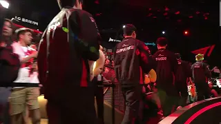 T1 Gumayusi Gives A Fan Heartattack Entrance Onto The Stage