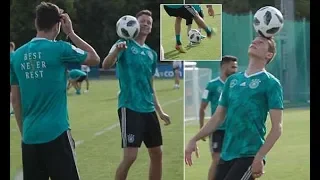 Ozil and Draxler take part in incredible keepy-uppy routine