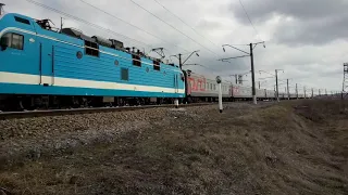 Электровоз ЭП1М-461 с поездом Махачкала-Санкт-Петербург
