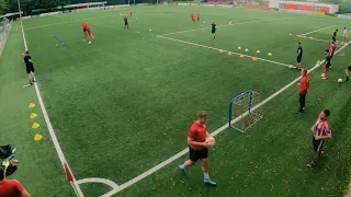 Fussballtraining: Warm up Übung - Dribbel-Pass-Tor-Parcour