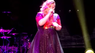 Kelly Clarkson Covers "Off to the Races" by Lana Del Rey