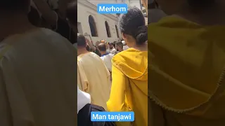 merhom man tanjawi  la salida de la mezquita  en su barrio  hay le azifat tanger