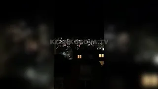 Qytetari lëshon muzikë me zë të lartë nga ballkoni në lagjen Dardania - 16.03.2020 - Klan Kosova
