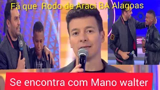 emocionante o encontro do  garoto Filipe que Rodo de Araci BA Alagoas para vê o cantor mano walter