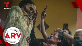 Comunidad desentierra muertos, le ponen ropa nueva y comparten con ellos | Al Rojo Vivo | Telemundo