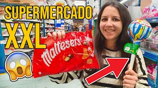 VISITANDO UN SUPERMERCADO DE COSAS XXXL