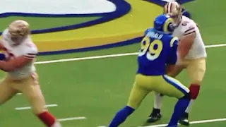 Rams Aaron Donald gets tossed by rookie OL 👀 | #49ers